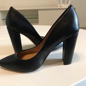 Black PUMPS